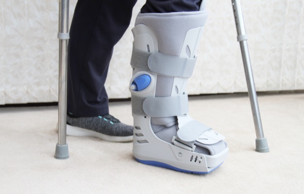 Why-an-Orthopedic-Walking-Boot-VS-a-Cast-For-Your-Healing-Journey